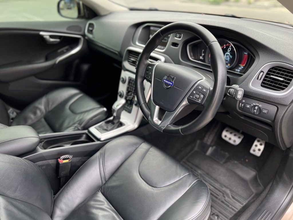 ขาย 2013 Volvo V40 2.0 T5 มือสอง กรุงเทพฯ WowCar ขายรถมือสองในประเทศไทย