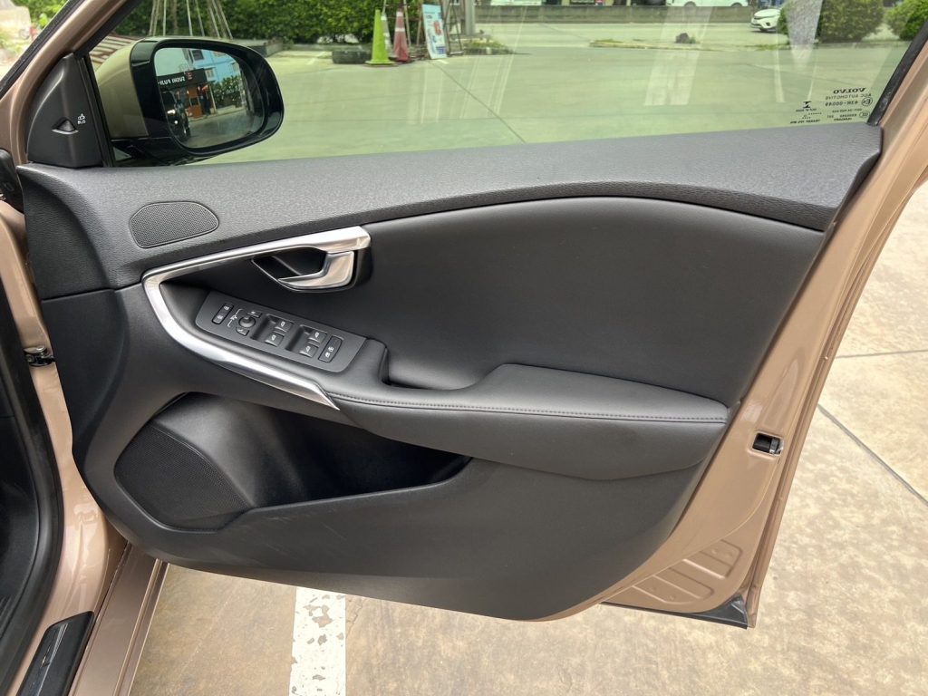 ขาย 2013 Volvo V40 2.0 T5 มือสอง กรุงเทพฯ WowCar ขายรถมือสองในประเทศไทย